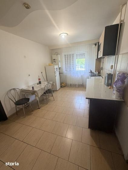 Apartament cu 2 camere semidecomandat în Craiovița Nouă