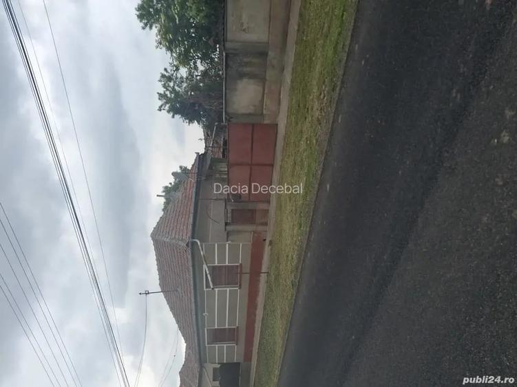 Doua case lipite la sosea in Iratosu aproape de Arad