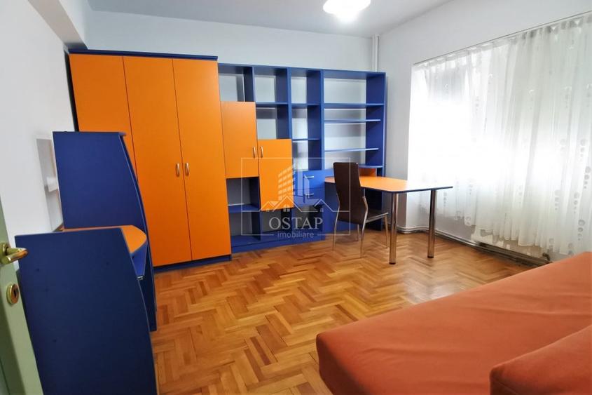 Apartament cu 3 camere decomandat, mobilat în Central