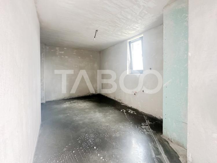 Duplex cu 4 camere cu Canalizare în Florești