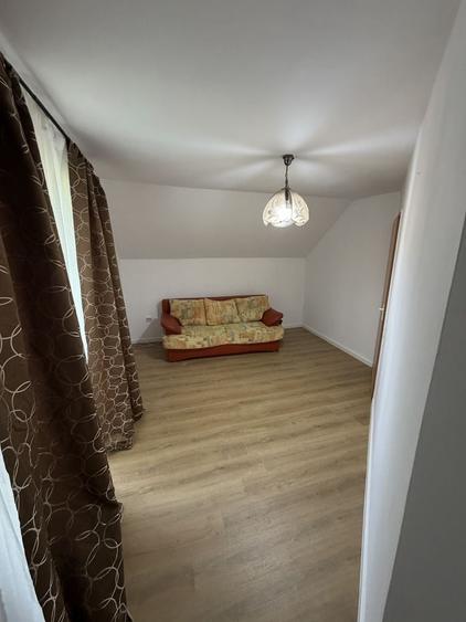 Casă cu 4 camere cu Teren 500 Mp în Florești
