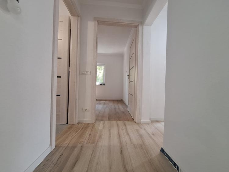 Apartament cu 3 camere decomandat în Dâmbovița