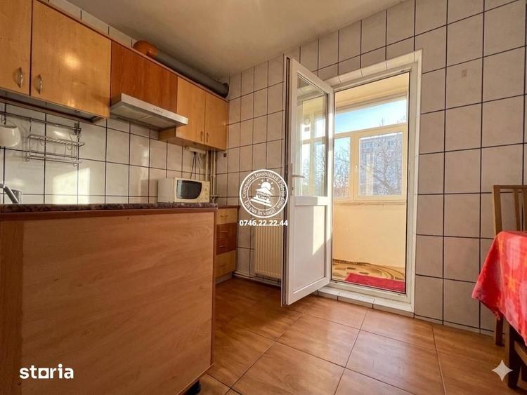 Apartament cu 3 camere decomandat în Nicolina
