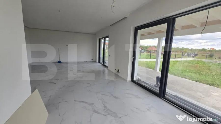 Casă cu 4 camere cu Teren 750 Mp în Păulești