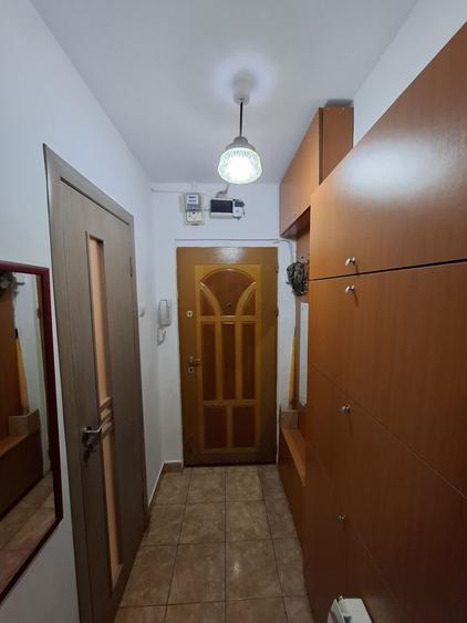 Apartament cu 2 camere nedecomandat, mobilat în Tomis Nord