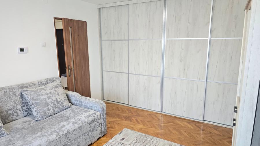 Apartament cu 3 camere semidecomandat în Ultracentral