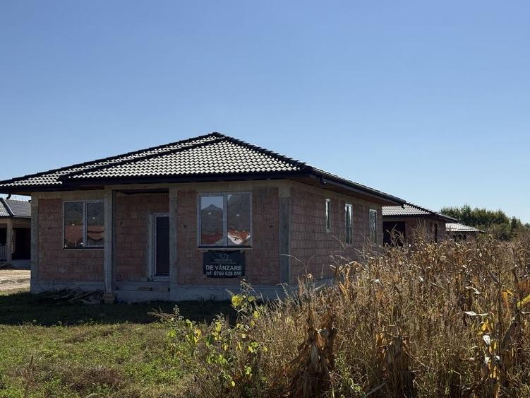 Casă cu 4 camere în Săsar