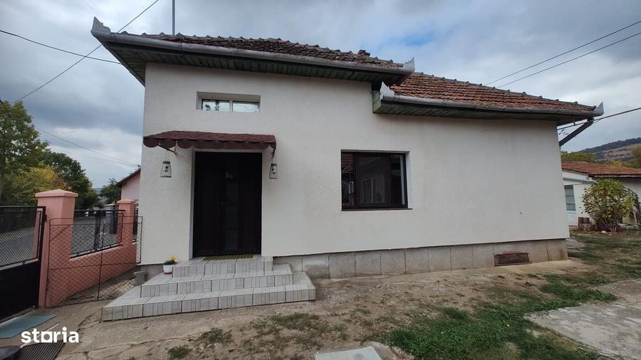 Casă cu 3 camere în Șoimuș