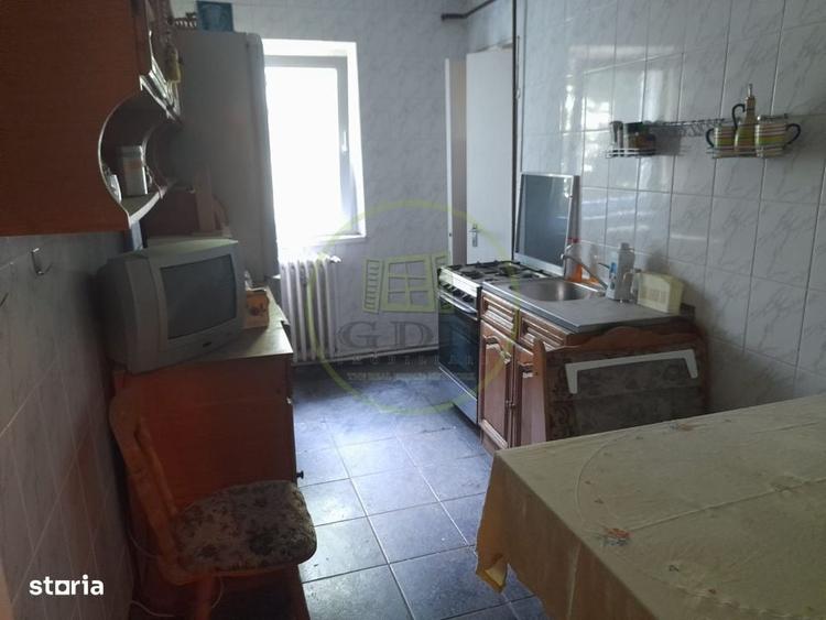 Apartament cu 4 camere decomandat în Central