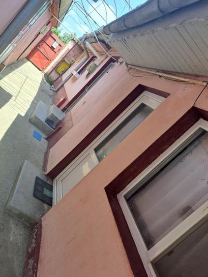 Casă individuală cu 4 camere cu Canalizare în Bariera Vâlcii