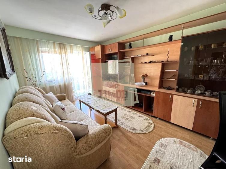 Apartament cu 3 camere decomandat în Valea Aurie