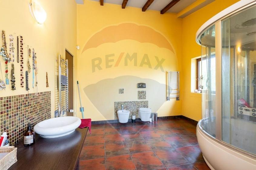 Casă individuală cu 5 camere cu Piscina în Izvorani