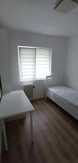 Apartament cu 3 camere semidecomandat în Apărătorii Patriei