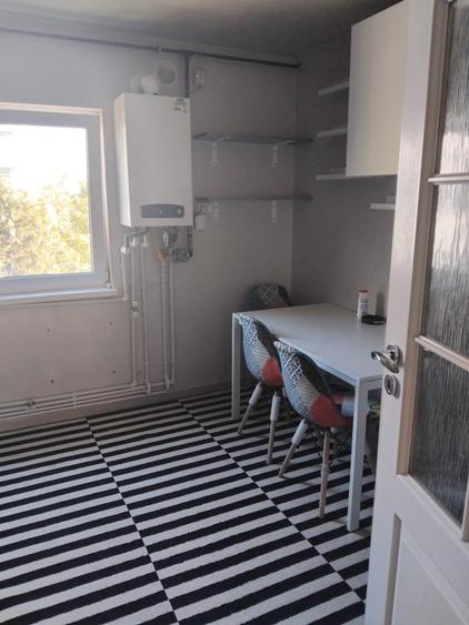 Apartament cu 3 camere decomandat, mobilat în Casa de Cultură