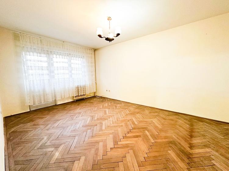 Apartament cu 4 camere decomandat în Republicii