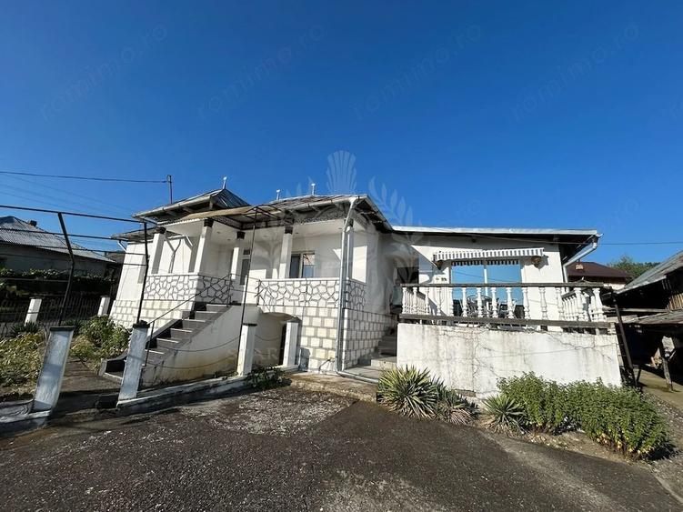 Casă cu 4 camere cu Teren 1236 Mp în Vâlcănești