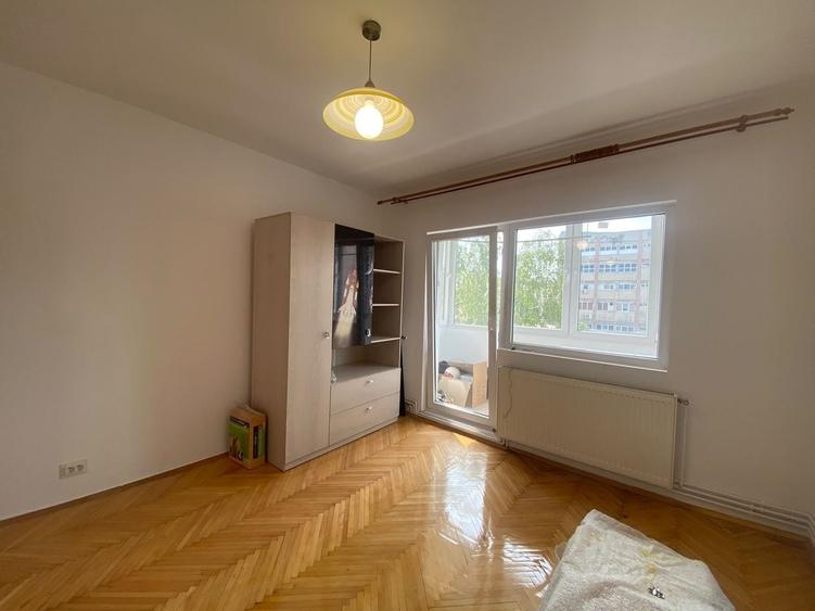 Apartament cu 3 camere decomandat în Mărăști