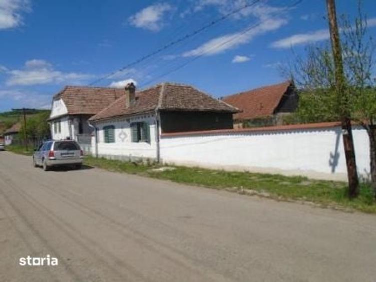 Casă cu 2 camere cu Teren 925 Mp în Central