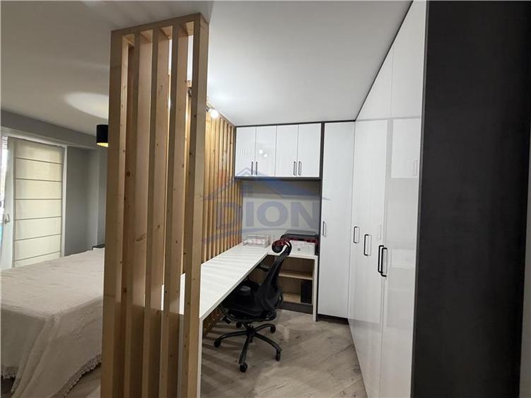 Apartament cu 4 camere decomandat, mobilat în Decebal