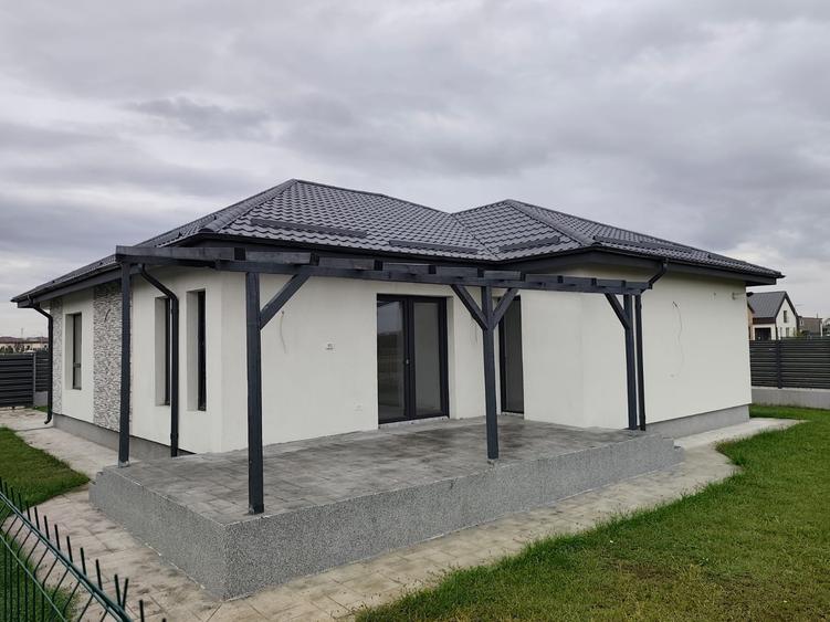Casă individuală cu 4 camere cu Canalizare în Gulia