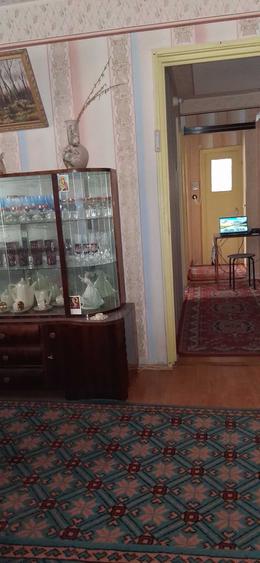 Apartament cu 3 camere semidecomandat în Calea București