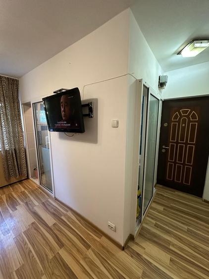 Garsonieră decomandată în Titan