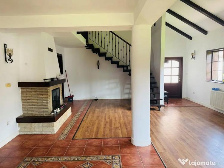 Casă cu 5 camere cu Teren 720 Mp în Sânmihaiu Român