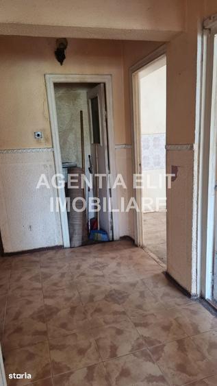 Apartament cu 3 camere semidecomandat în Central