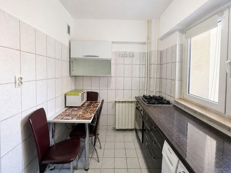 Apartament cu 2 camere decomandat în Basarabia