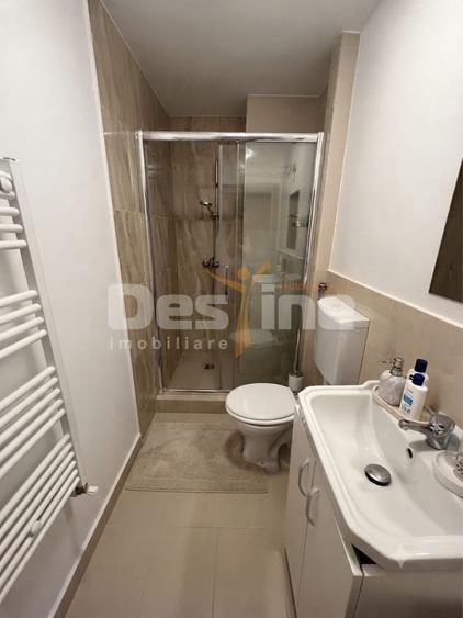 Apartament cu 3 camere semidecomandat în Giulești