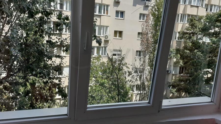 Apartament cu 3 camere decomandat în Nerva Traian
