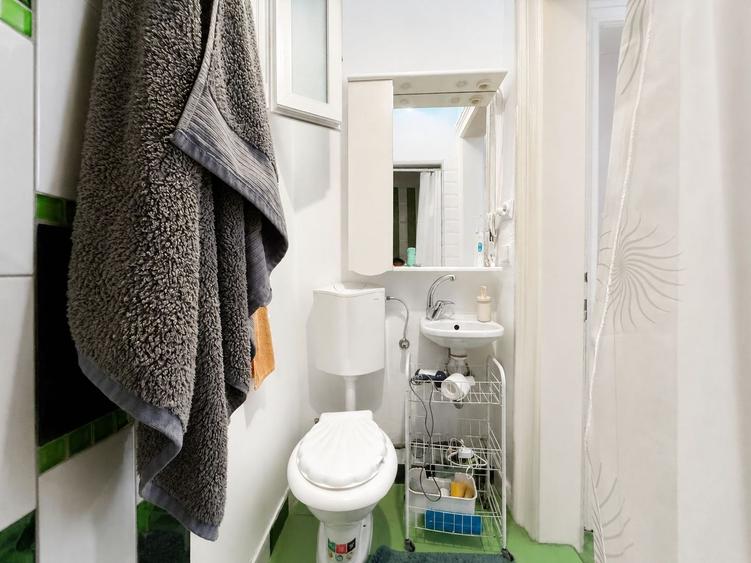 Apartament cu 4 camere circular, mobilat în Central