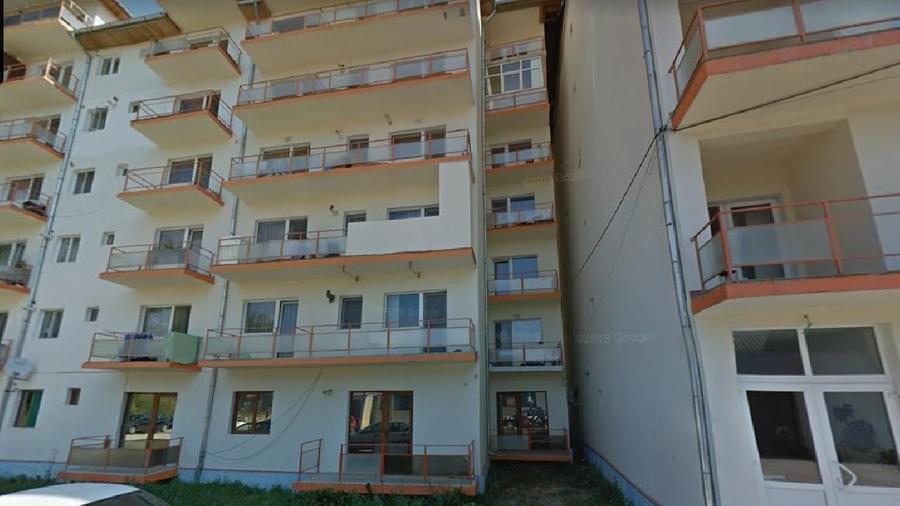 Apartament cu 3 camere decomandat în Sud