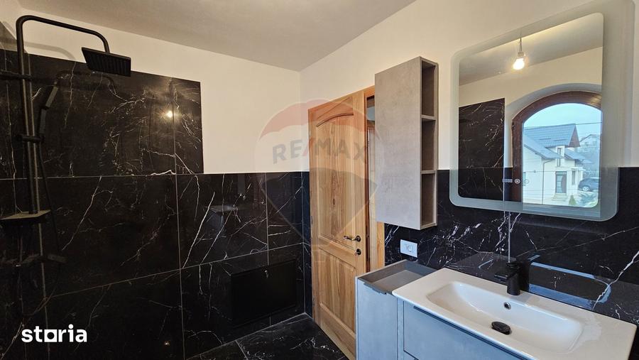 Casă cu 5 camere cu Teren 840 Mp în Șcheia