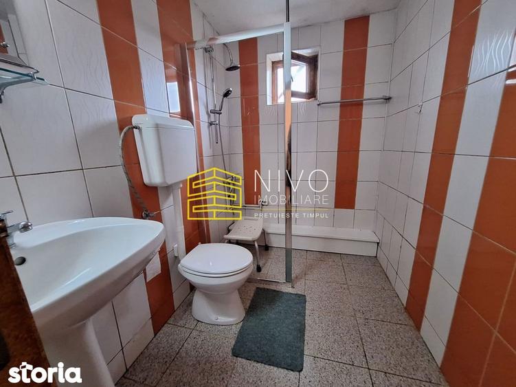 Casă cu 3 camere decomandat cu Canalizare în Central