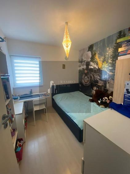 Apartament cu 3 camere semidecomandat, mobilat în Metalurgiei