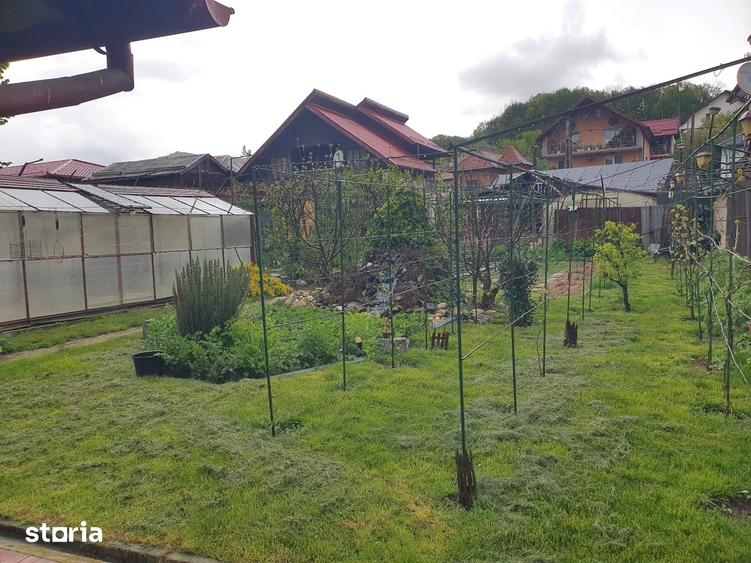 Casă cu 5 camere cu Teren 520 Mp în Vlădești