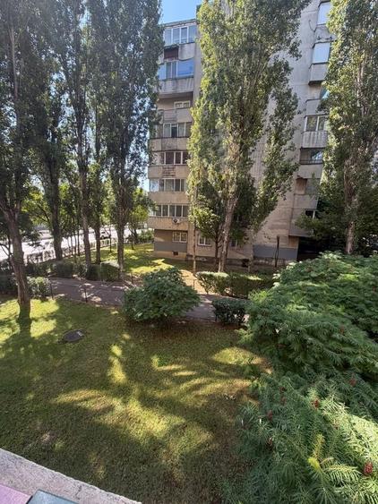 Apartament cu 3 camere decomandat în Tineretului