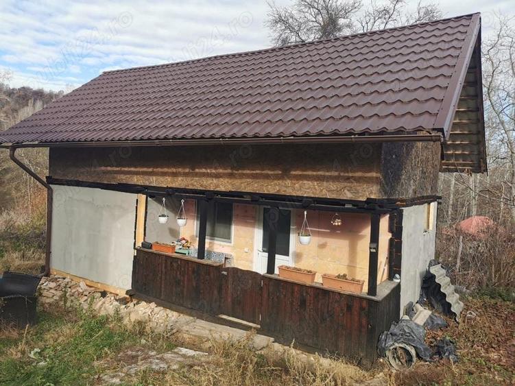 Casă cu 4 camere cu Teren 2200 Mp în Pietrari