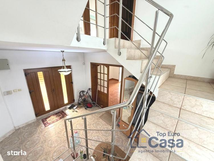 Casă cu 4 camere cu Teren 1676 Mp în Central
