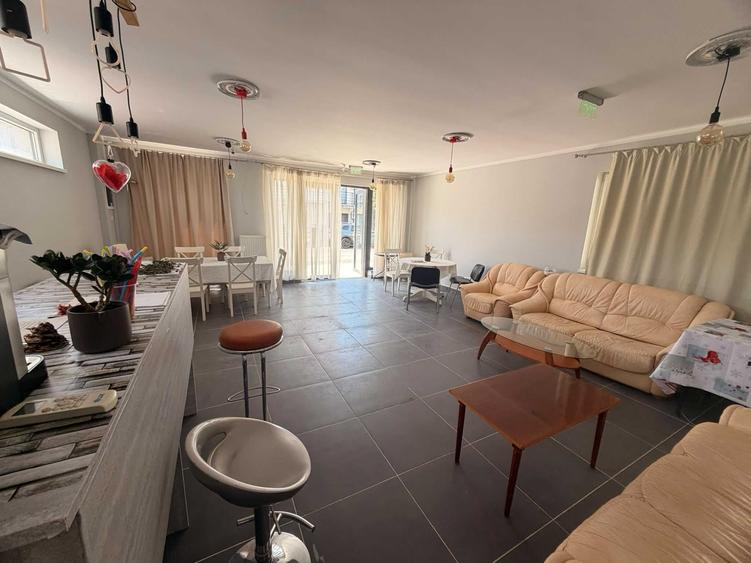 Casă cu 4 camere în Central