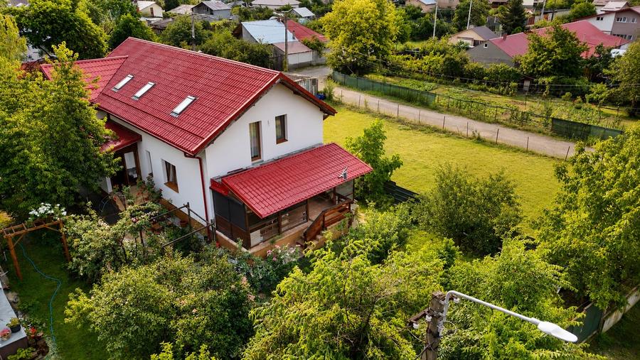 Casă individuală cu 5 camere cu Garaj în Joița