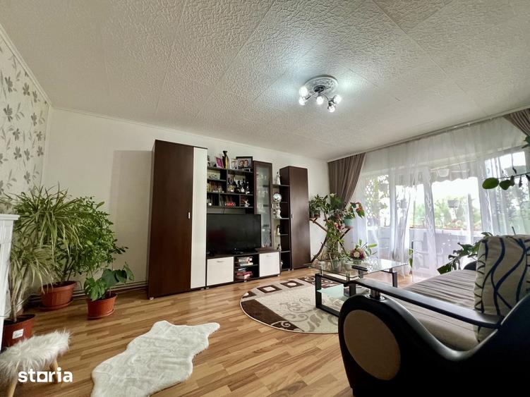 Apartament cu 4 camere decomandat în Giroc
