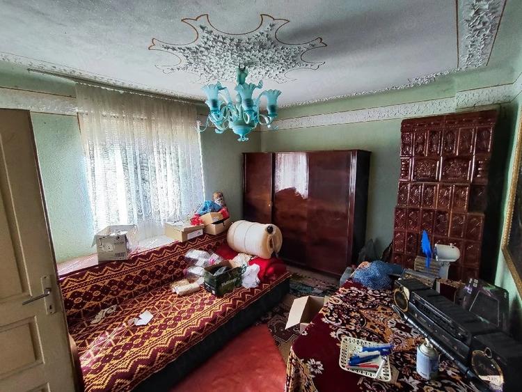 Casă cu 6 camere cu Teren 2080 Mp în Gura Foii