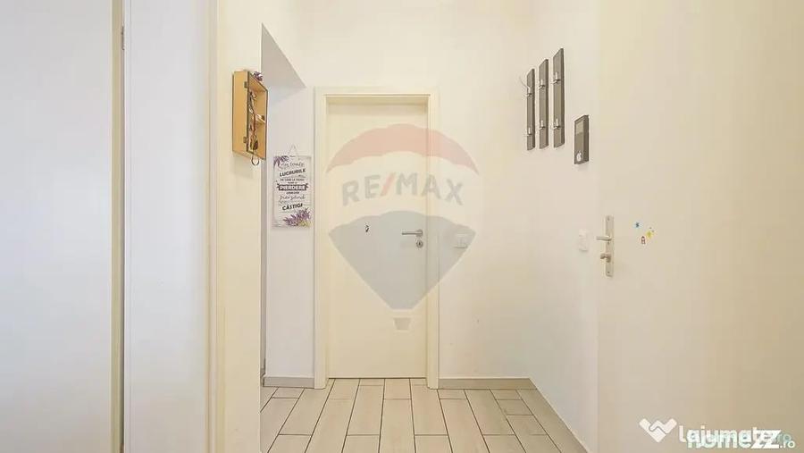 Apartament cu 3 camere decomandat în Tractorul
