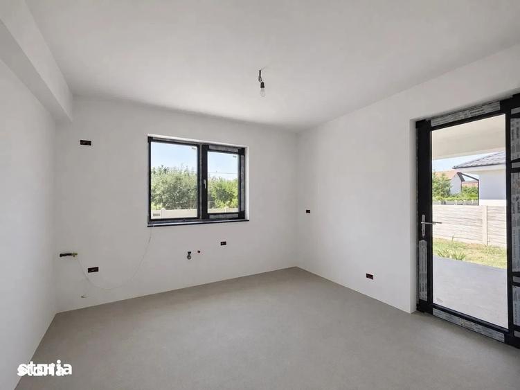 Casă cu 4 camere cu Teren 400 Mp în Domnești