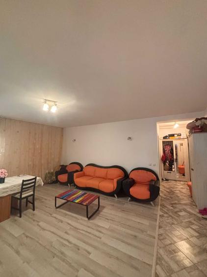 Apartament cu 3 camere semidecomandat în Prelungirea Ghencea