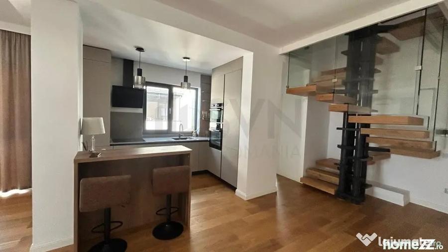 Apartament cu 4 camere decomandat în Central