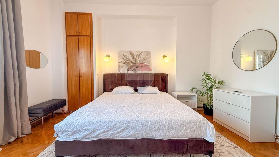 Apartament cu 3 camere decomandat, mobilat în Universitate