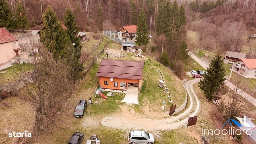 Casă cu 4 camere cu Teren 1711 Mp în Uric